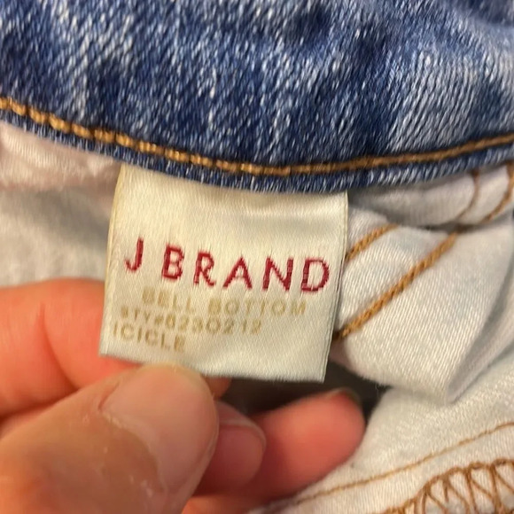J Brand Bell Bottoms Woman’s jeans. The style is Icicle - Picture 9 of 13